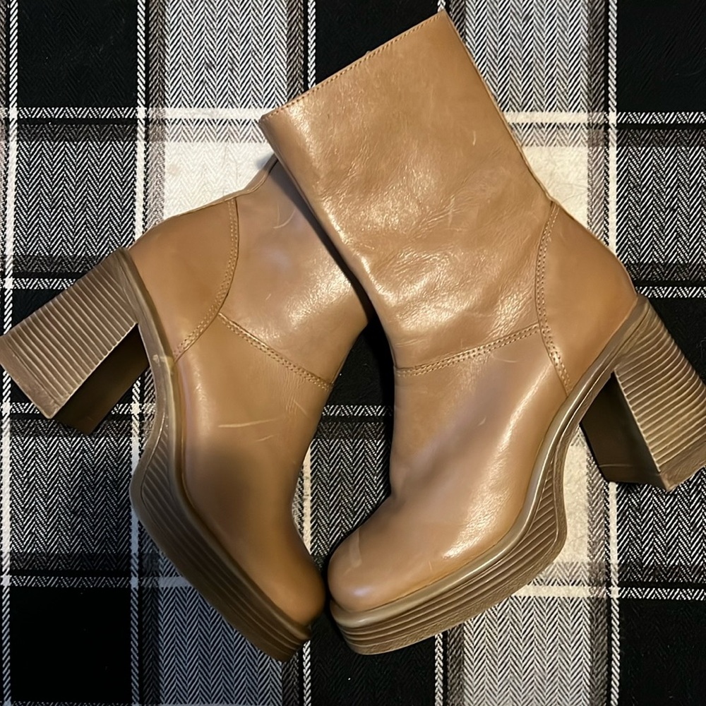 Size 7.5 Steve Madden women’s fantsie fashion boot